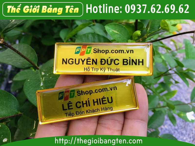 mẫu bảng tên nhân viên fpt vàng gold sang trọng